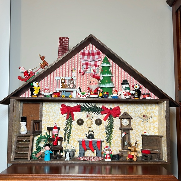 VTG Christmas Kitsch wooden festive doll house diorama figurine wall hanging - Picture 11 of 17
